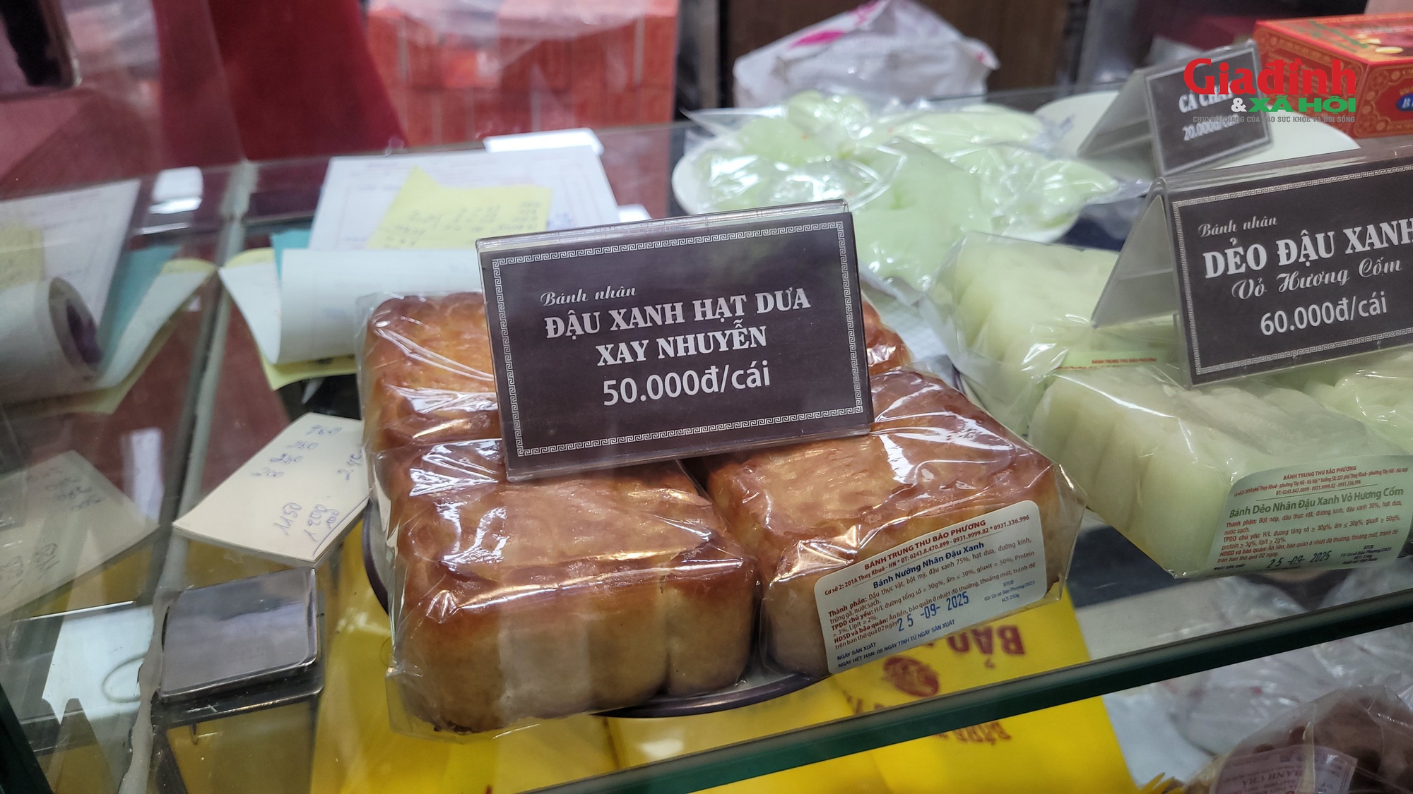 Hà Nội: Người dân xếp hàng chờ mua bánh trung thu truyền thống, có hạn sử dụng ngắn ngày- Ảnh 5.