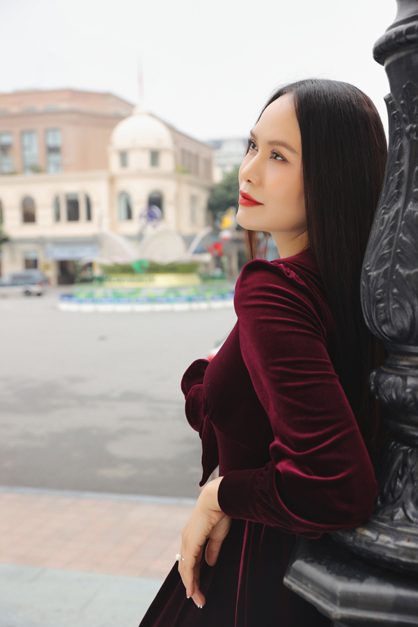 'Nữ hoàng nhạc phim' Mai Hoa: 'Tôi là người tham công tiếc việc, tự tay làm mới yên tâm'- Ảnh 3.