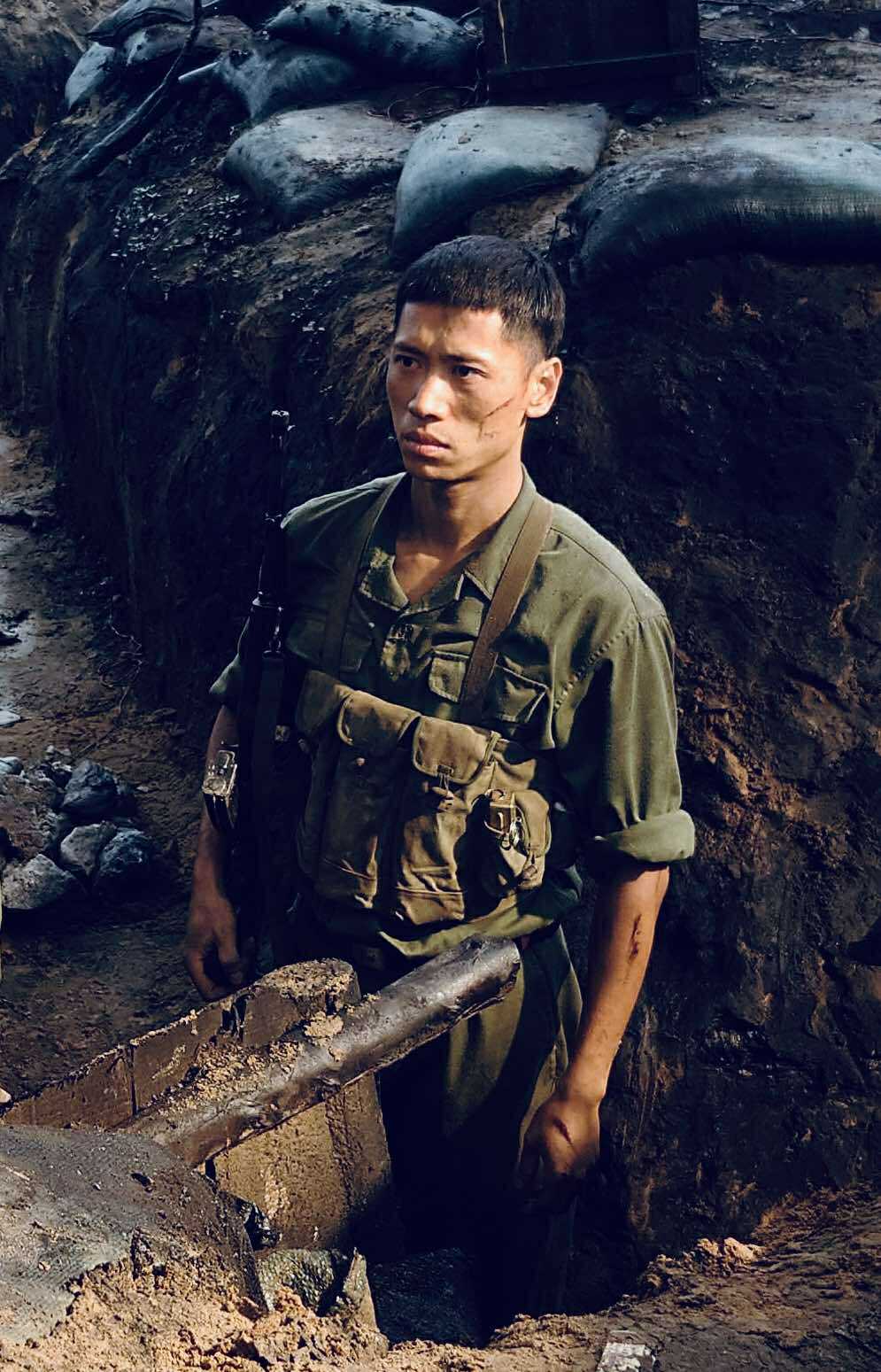 Hoàng Long - Sen của 'Mưa đỏ' trở lại với vai diễn thú vị trong 'Cách em 1 milimet'- Ảnh 1. Hoàng Long - Sen của 'Mưa đỏ' trở lại với vai diễn thú vị trong 'Cách em 1 milimet'- Ảnh 1.