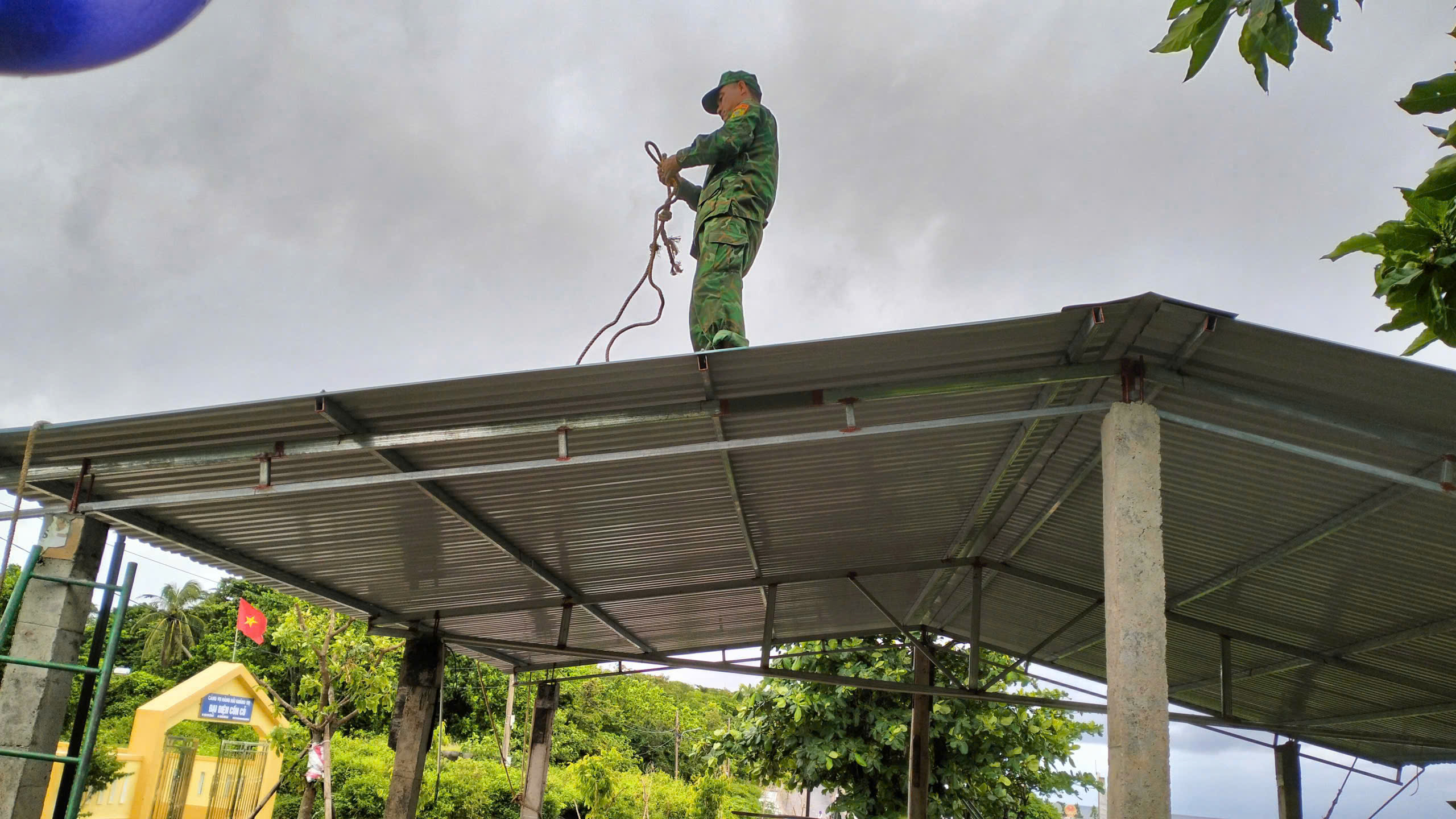 Bão số 10 bắt đầu gây mưa lớn, gió mạnh tại đảo Cồn Cỏ và nhiều địa phương ven biển- Ảnh 6.