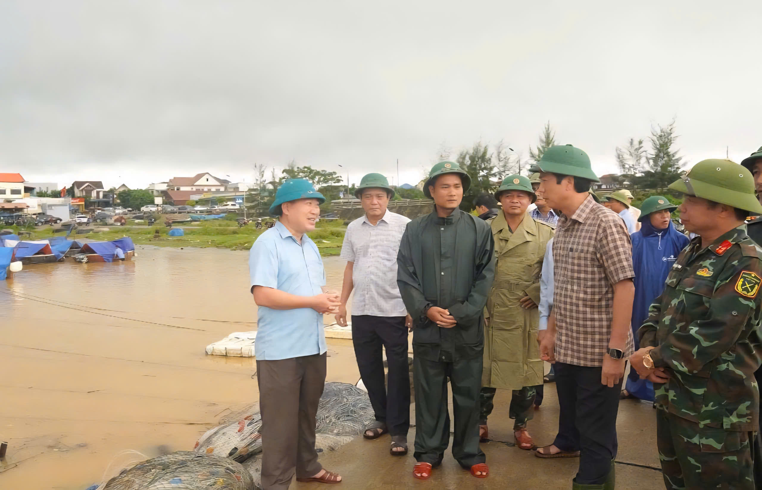 Bão số 10 bắt đầu gây mưa lớn, gió mạnh tại đảo Cồn Cỏ và nhiều địa phương ven biển- Ảnh 2.
