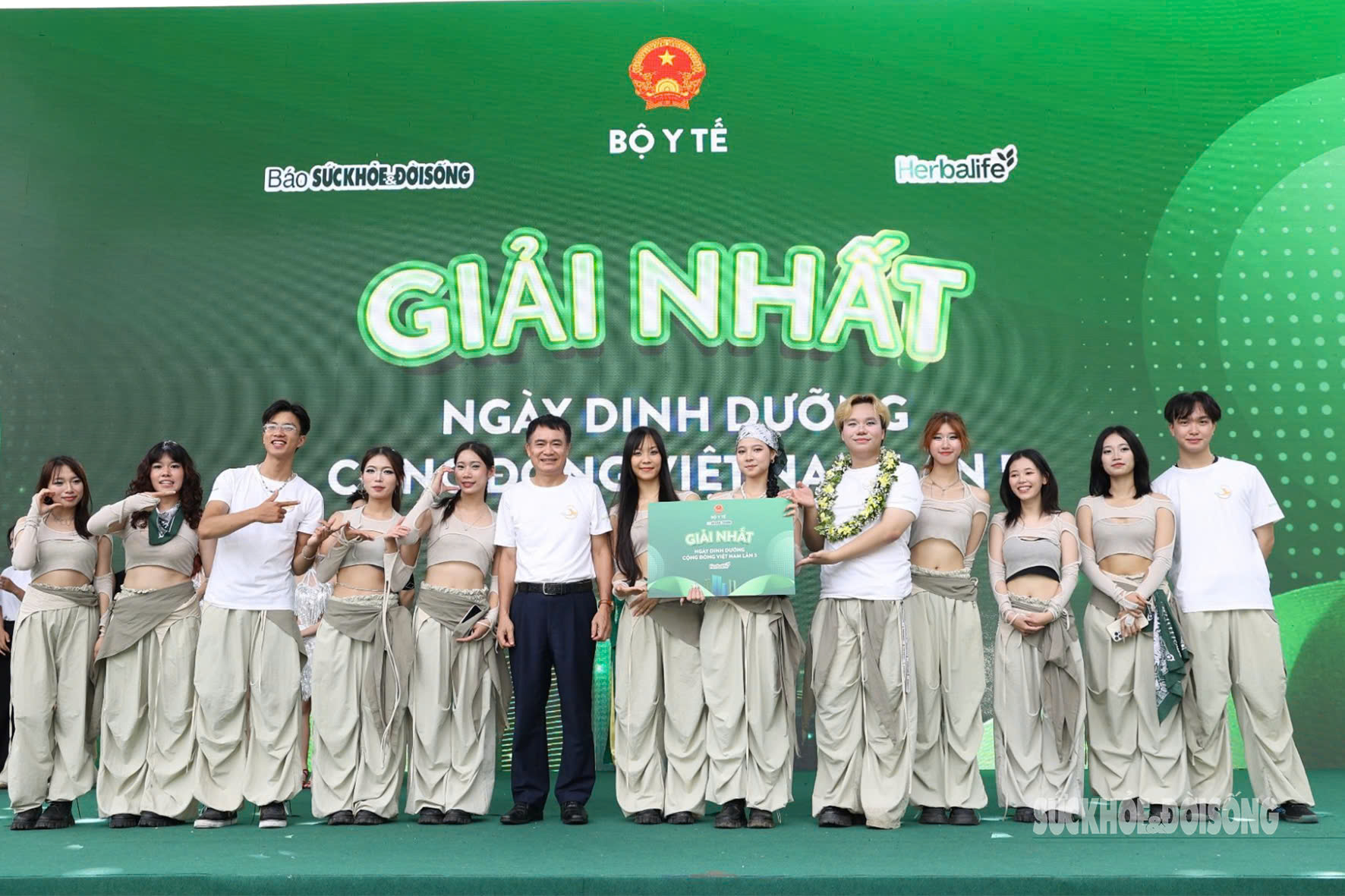 Khoảnh khắc trao giải Ngày Dinh dưỡng cộng đồng Việt Nam lần 5- Ảnh 2.