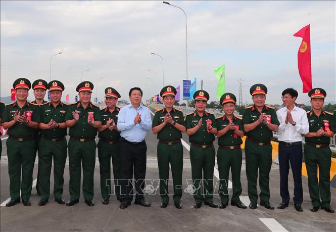 Thủ tướng Phạm Minh Chính dự lễ khánh thành cầu Phong Châu mới- Ảnh 4.
