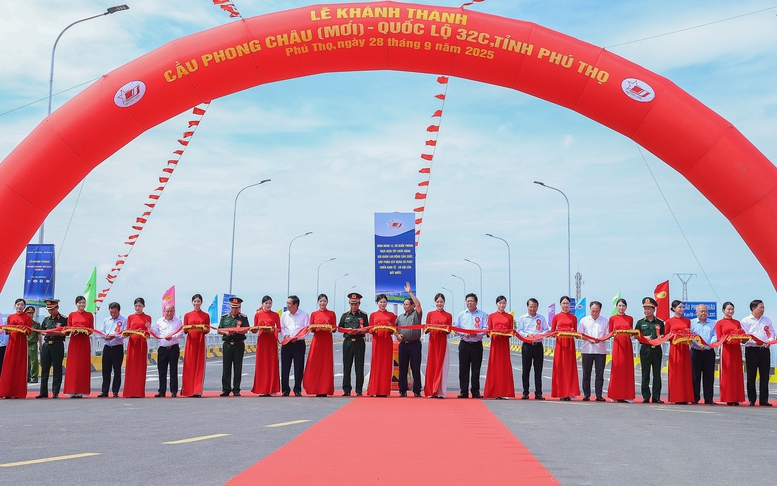 Thủ tướng: Cầu Phong Châu là nhịp cầu nối liền và gắn kết giữa nhân dân với Đảng, Nhà nước
