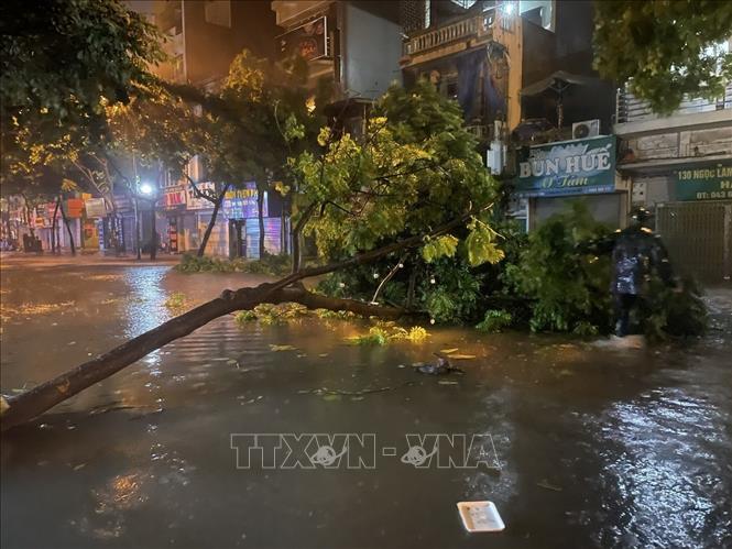 Hà Nội tập trung ứng phó bão số 10 và mưa lũ, sạt lở đất, lũ quét