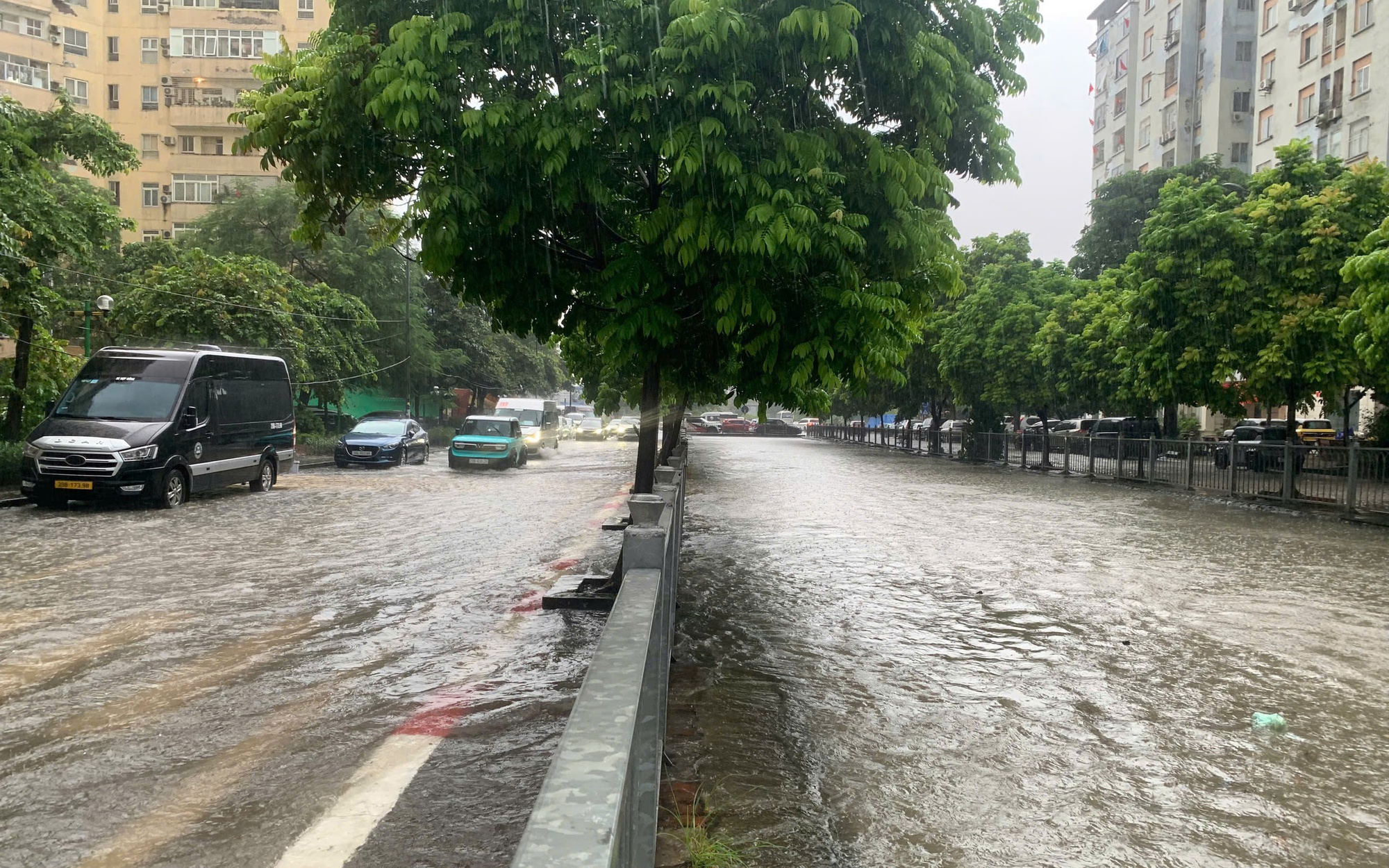 Những tuyến phố Hà Nội ngập úng sáng 30/9- Ảnh 1.