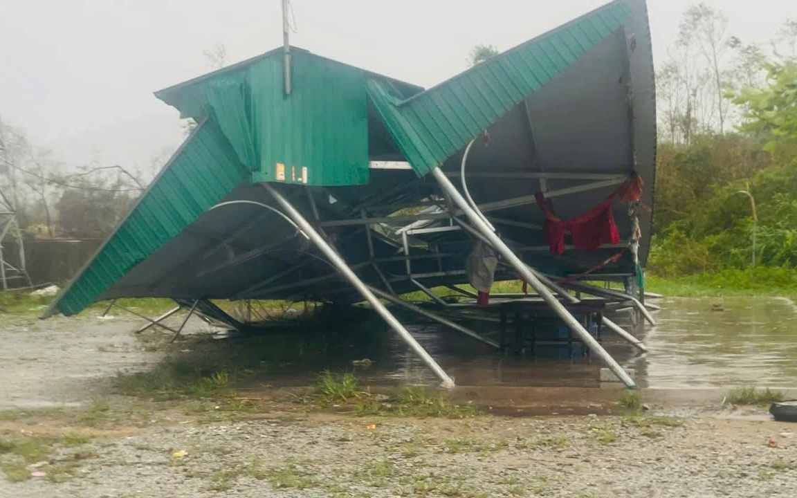 Những đặc điểm hiếm gặp ở bão số 10