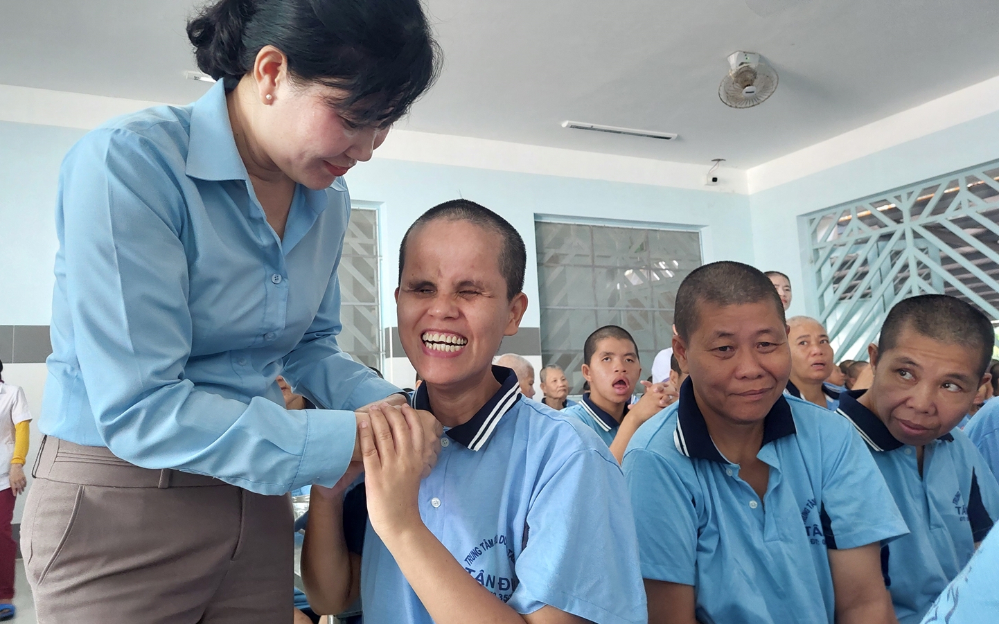Bệnh viện Lê Văn Thịnh tặng xe điện, hỗ trợ khám bệnh định kỳ tại Trung tâm Điều dưỡng tâm thần Tân Định- Ảnh 5.