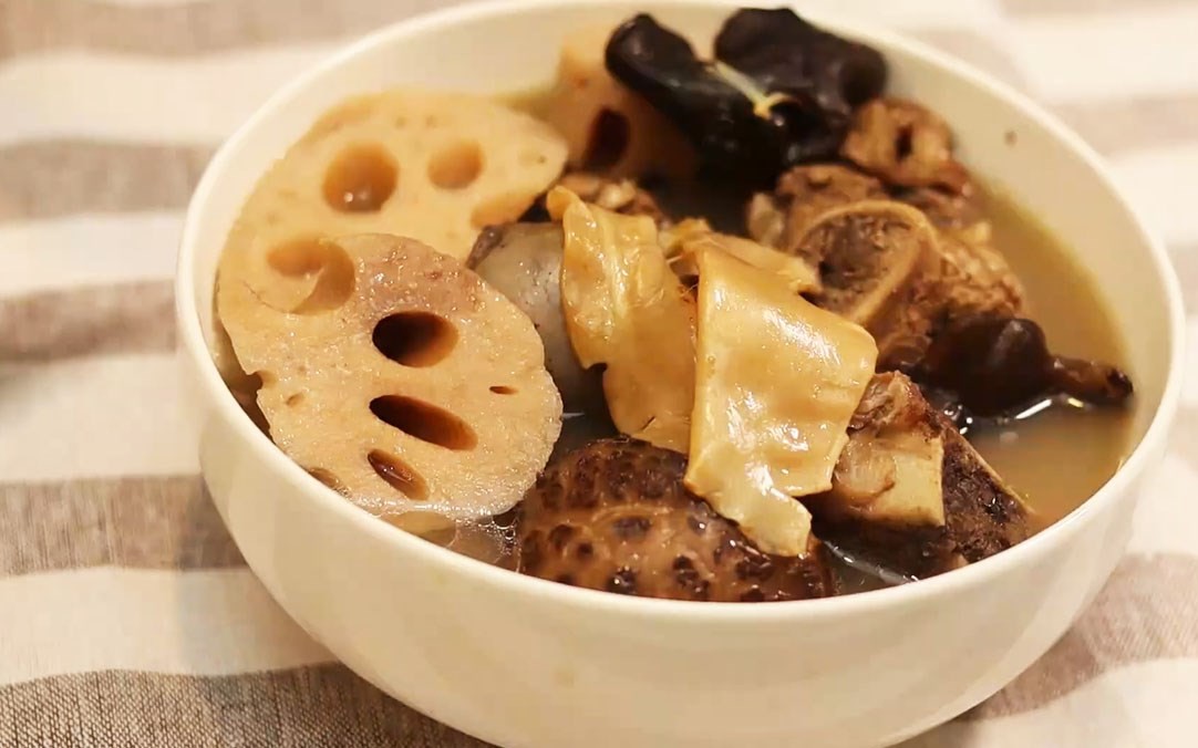 Người cao tuổi nên ăn uống, sinh hoạt thế nào trong mùa thu?