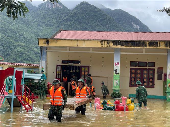 Thủ tướng chỉ đạo tập trung khắc phục cơ sở giáo dục bị thiệt hại do thiên tai- Ảnh 1. Thủ tướng chỉ đạo tập trung khắc phục cơ sở giáo dục bị thiệt hại do thiên tai- Ảnh 1.