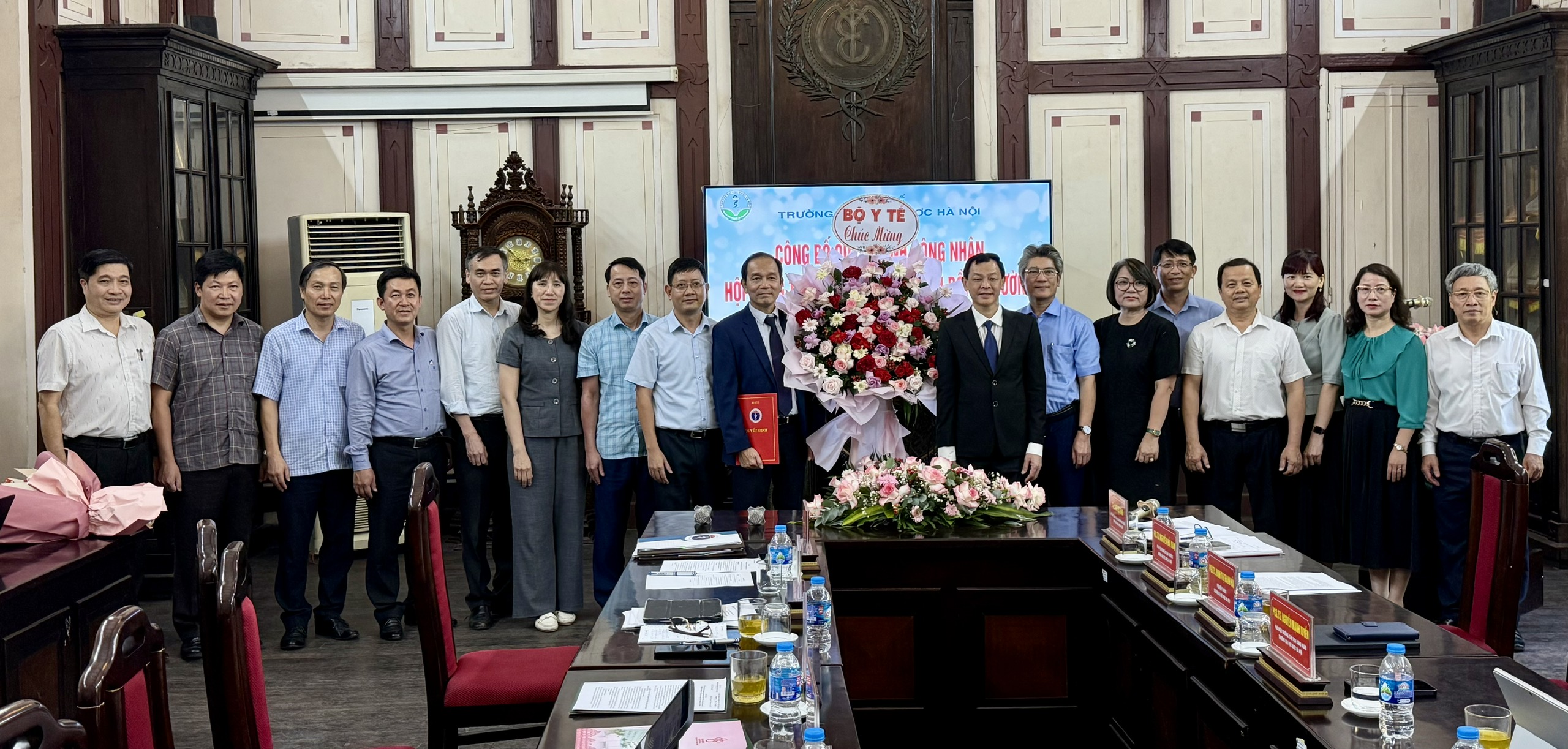 Trao quyết định công nhận Hội đồng trường và Chủ tịch Hội đồng trường Đại học Dược Hà Nội- Ảnh 2. Trao quyết định công nhận Hội đồng trường và Chủ tịch Hội đồng trường Đại học Dược Hà Nội- Ảnh 2.