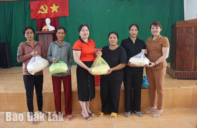 Sáng kiến 'hũ gạo tình thương' - Mô hình can thiệp cải thiện dinh dưỡng người dân vùng cao- Ảnh 5. Sáng kiến 'hũ gạo tình thương' - Mô hình can thiệp cải thiện dinh dưỡng người dân vùng cao- Ảnh 5.