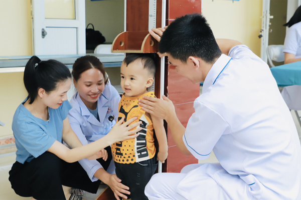 Đẩy mạnh cải thiện dinh dưỡng cho trẻ em vùng cao, vùng đồng bào dân tộc thiểu số- Ảnh 1.