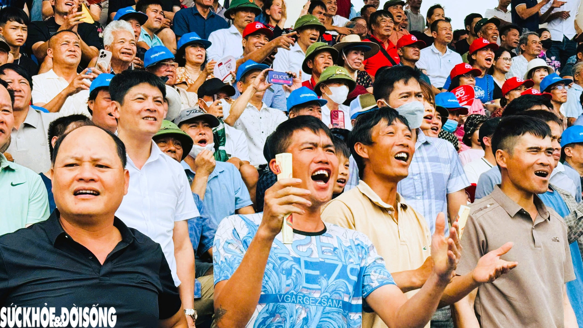 Giải mã sức hút Lễ hội chọi trâu Đồ Sơn - di sản văn hóa biển độc đáo- Ảnh 15. Giải mã sức hút Lễ hội chọi trâu Đồ Sơn - di sản văn hóa biển độc đáo- Ảnh 15.