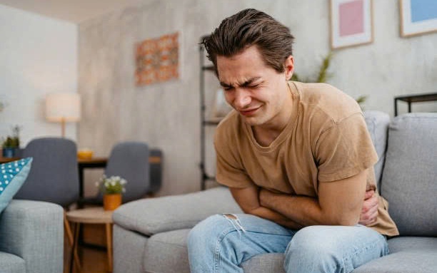 Bé 6 tuổi tím tái sau khi ăn phô mai, bác sĩ phát hiện mắc bệnh hiếm gặp- Ảnh 3.
