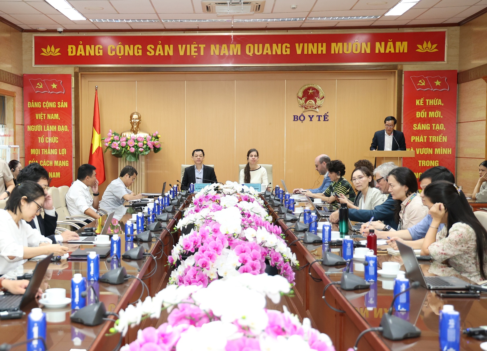 Bộ Y tế và WHO họp nhóm Kỹ thuật thúc đẩy chuyển đổi số y tế Việt Nam- Ảnh 2.