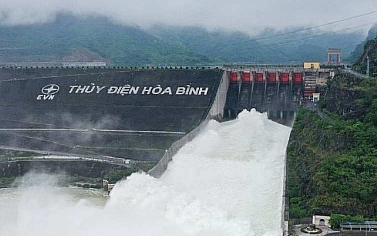 Đóng cửa xả lũ thủy điện Hòa Bình đảm bảo an toàn cho hạ du
