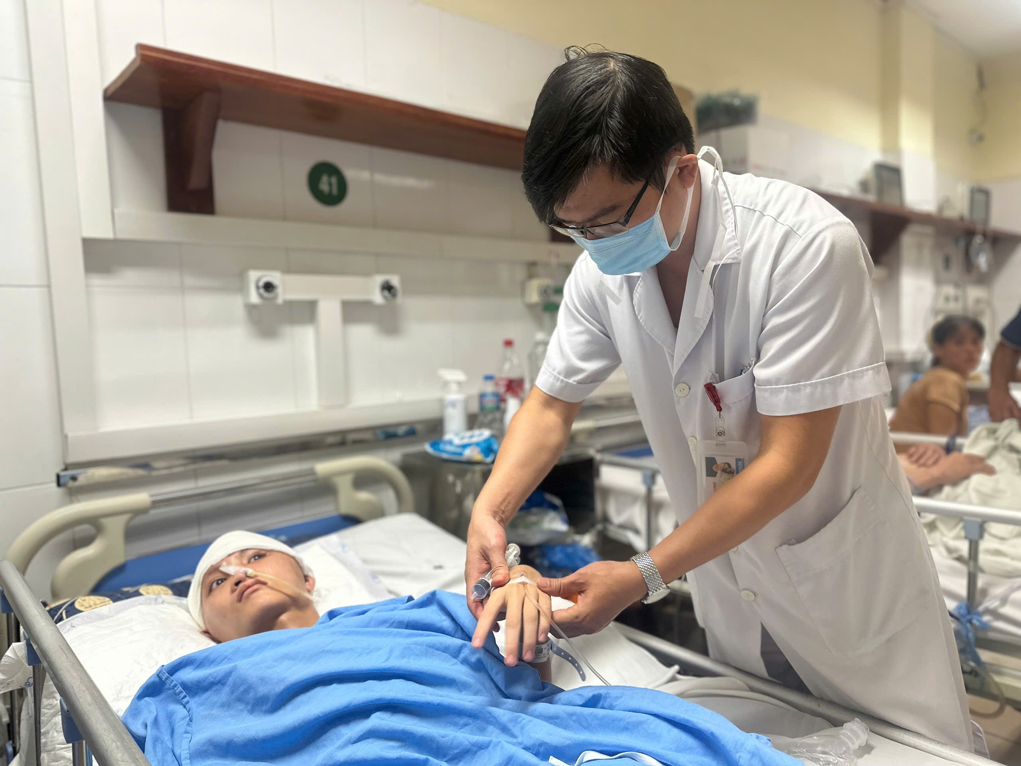 Xót xa nam sinh viên dân tộc Mường chưa kịp nhập học đã gặp tai nạn, kinh tế gia đình rơi vào cảnh kiệt quệ- Ảnh 1.