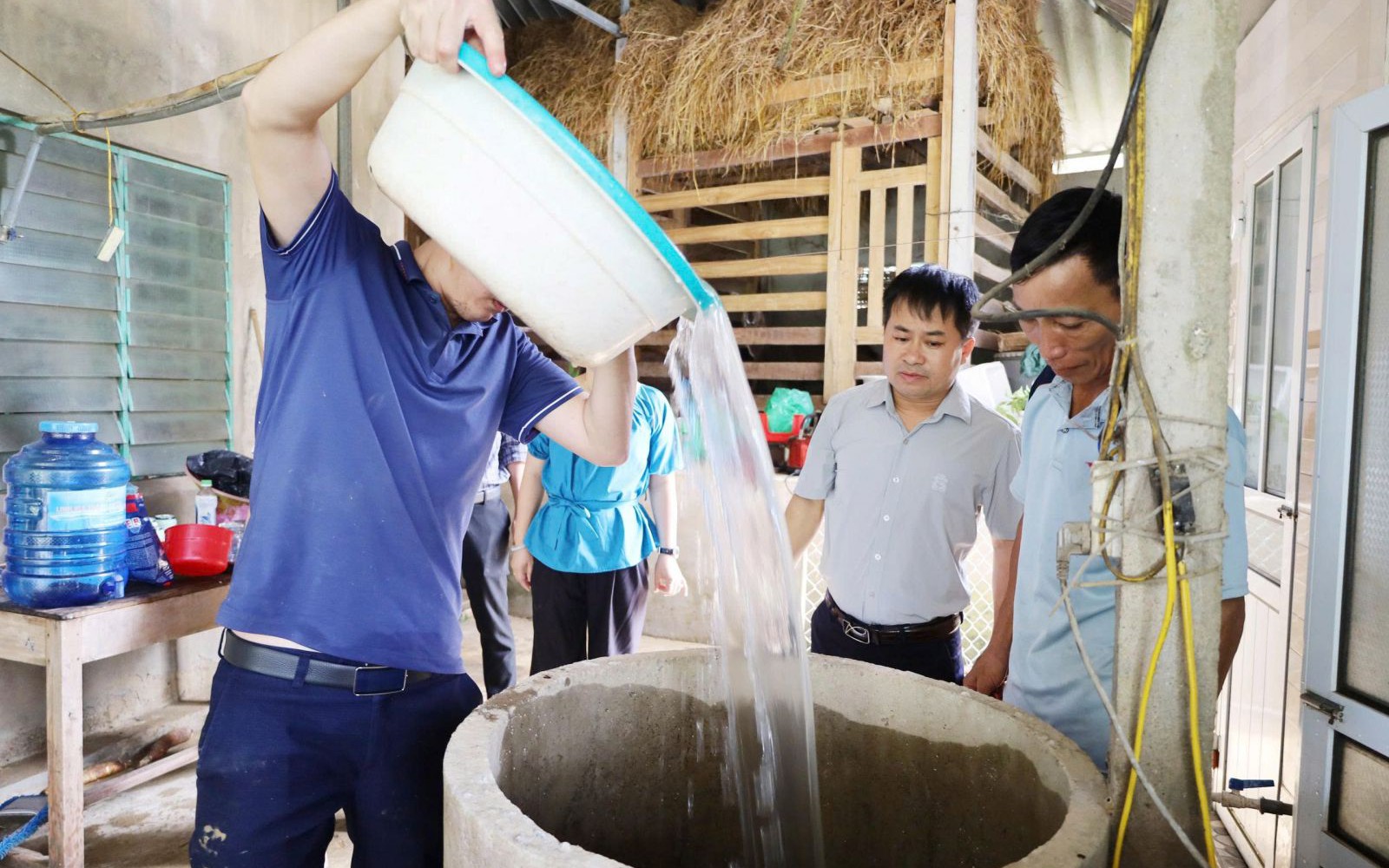 Hà Tĩnh xử lý nước sinh hoạt, làm sạch môi trường sau mưa bão phòng dịch bệnh