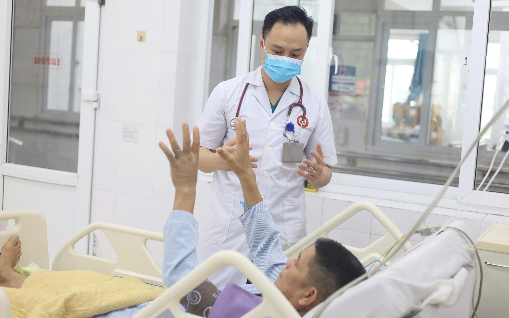 Uống rượu thuốc, 6 người nhận viện cấp cứu- Ảnh 2.