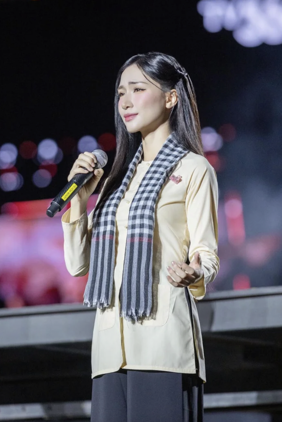 Hòa Minzy, Tuấn Hưng, Đan Trường có động thái gây chú ý khi bão số 10 đổ bộ miền Trung- Ảnh 7. Hòa Minzy, Tuấn Hưng, Đan Trường có động thái gây chú ý khi bão số 10 đổ bộ miền Trung- Ảnh 7.