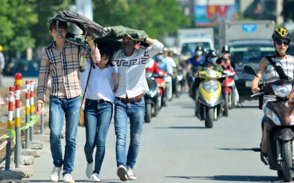 Nắng nóng bao trùm miền Bắc, nhiệt cao kèm oi bức ngày Khai giảng- Ảnh 2.