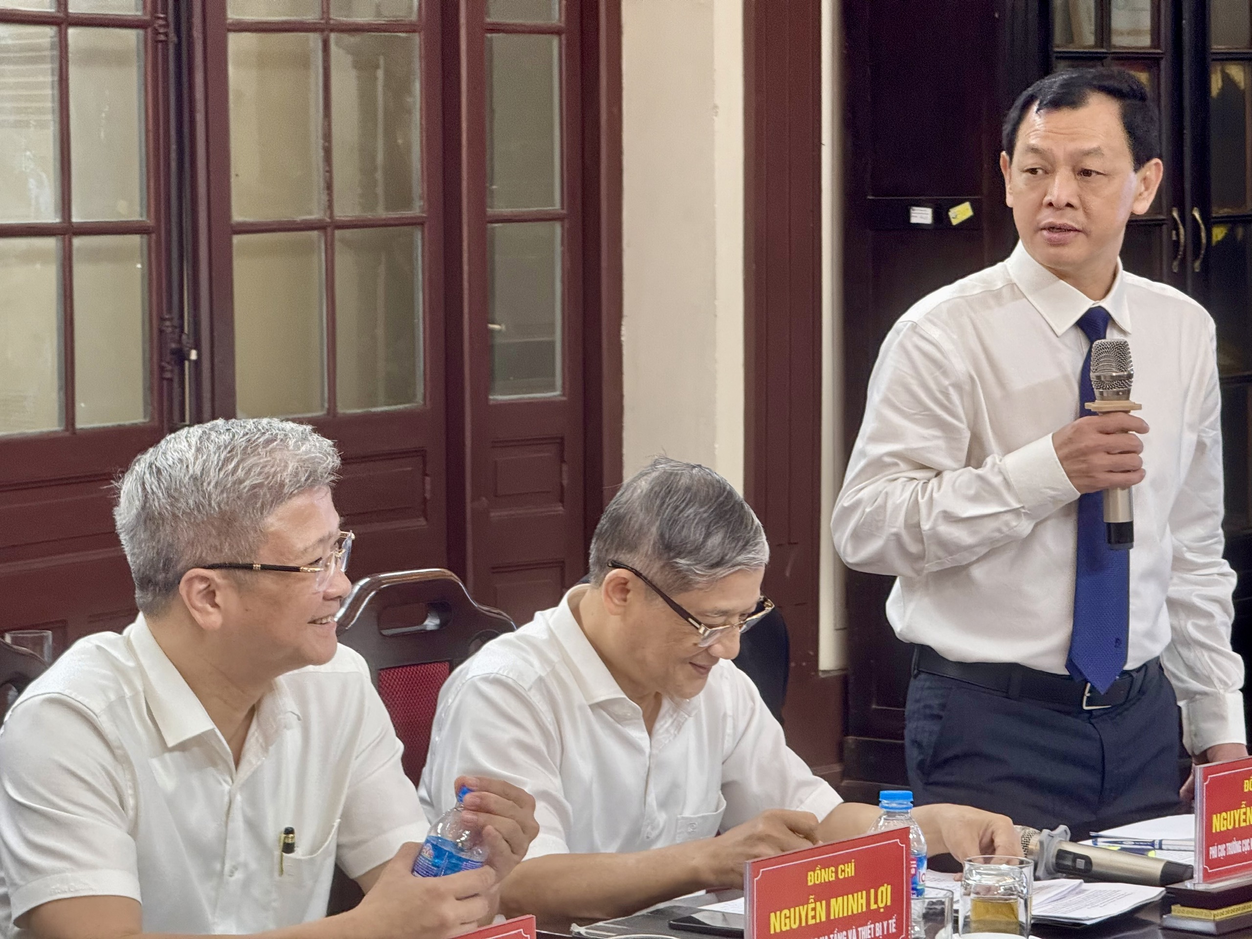 Đẩy mạnh đào tạo dược lâm sàng, quản lý dược để chăm sóc sức khoẻ nhân dân tốt hơn- Ảnh 1.