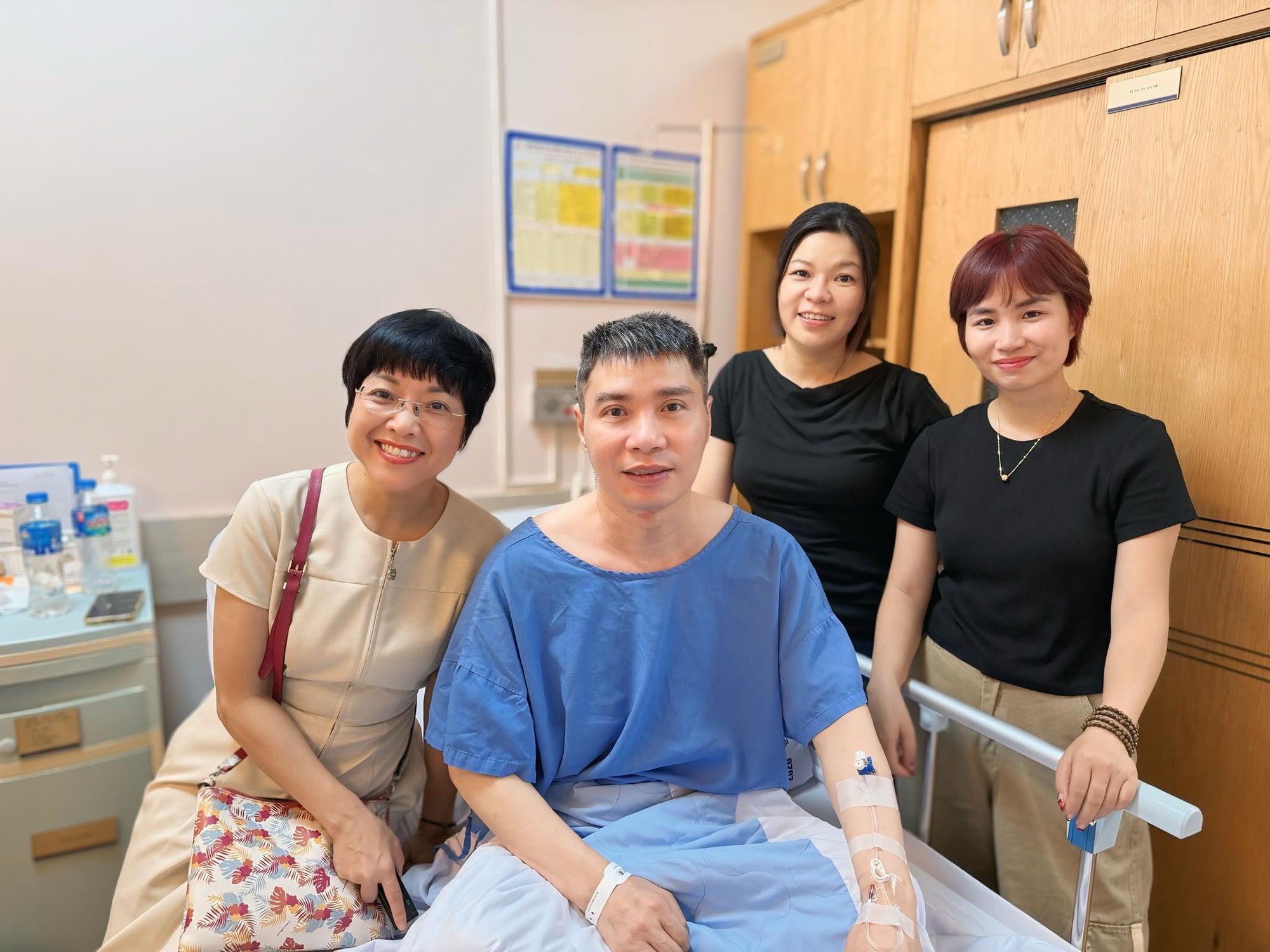 Vợ NSND Công Lý hé lộ hình ảnh MC Thảo Vân đến thăm và sức khỏe của chồng sau phẫu thuật- Ảnh 1. Vợ NSND Công Lý hé lộ hình ảnh MC Thảo Vân đến thăm và sức khỏe của chồng sau phẫu thuật- Ảnh 1.