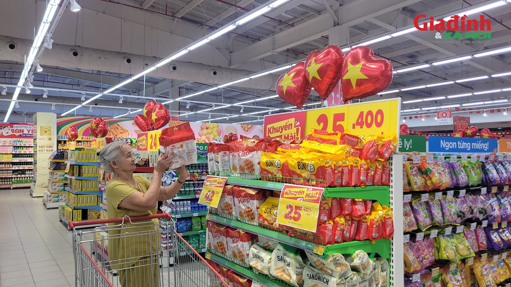 Hà Nội: Doanh thu hàng hóa, dịch vụ tiêu dùng tăng vọt dịp Quốc khánh 2/9- Ảnh 1.
