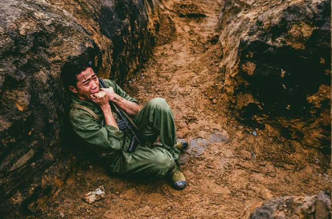 Phim 'Mưa đỏ': 'Lính mới' khóc như mưa khi vào vai cựu chiến binh- Ảnh 1.