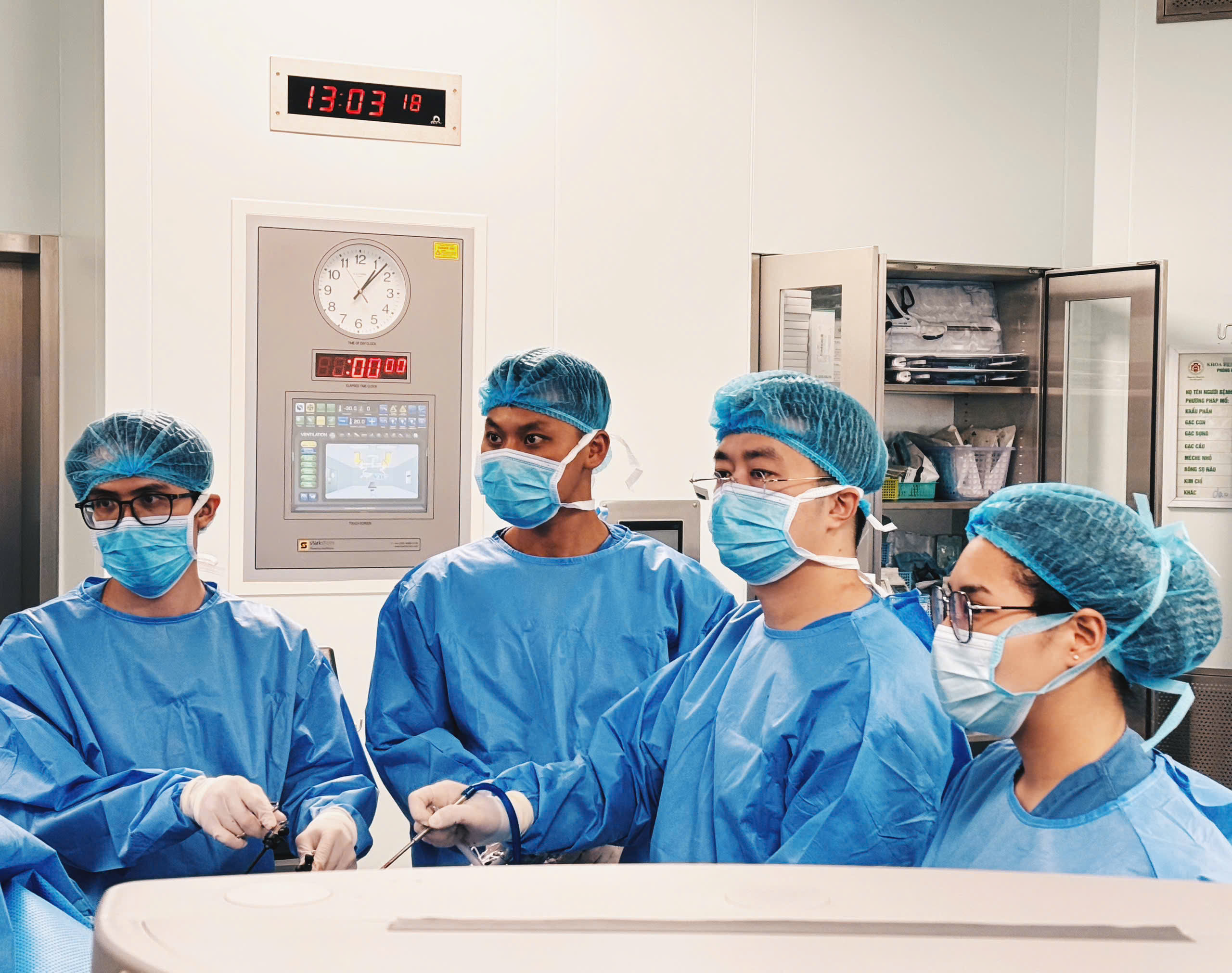 'Phép màu' từ đôi tay bác sĩ cứu sống 2 bệnh nhân có khối u khổng lồ- Ảnh 1.