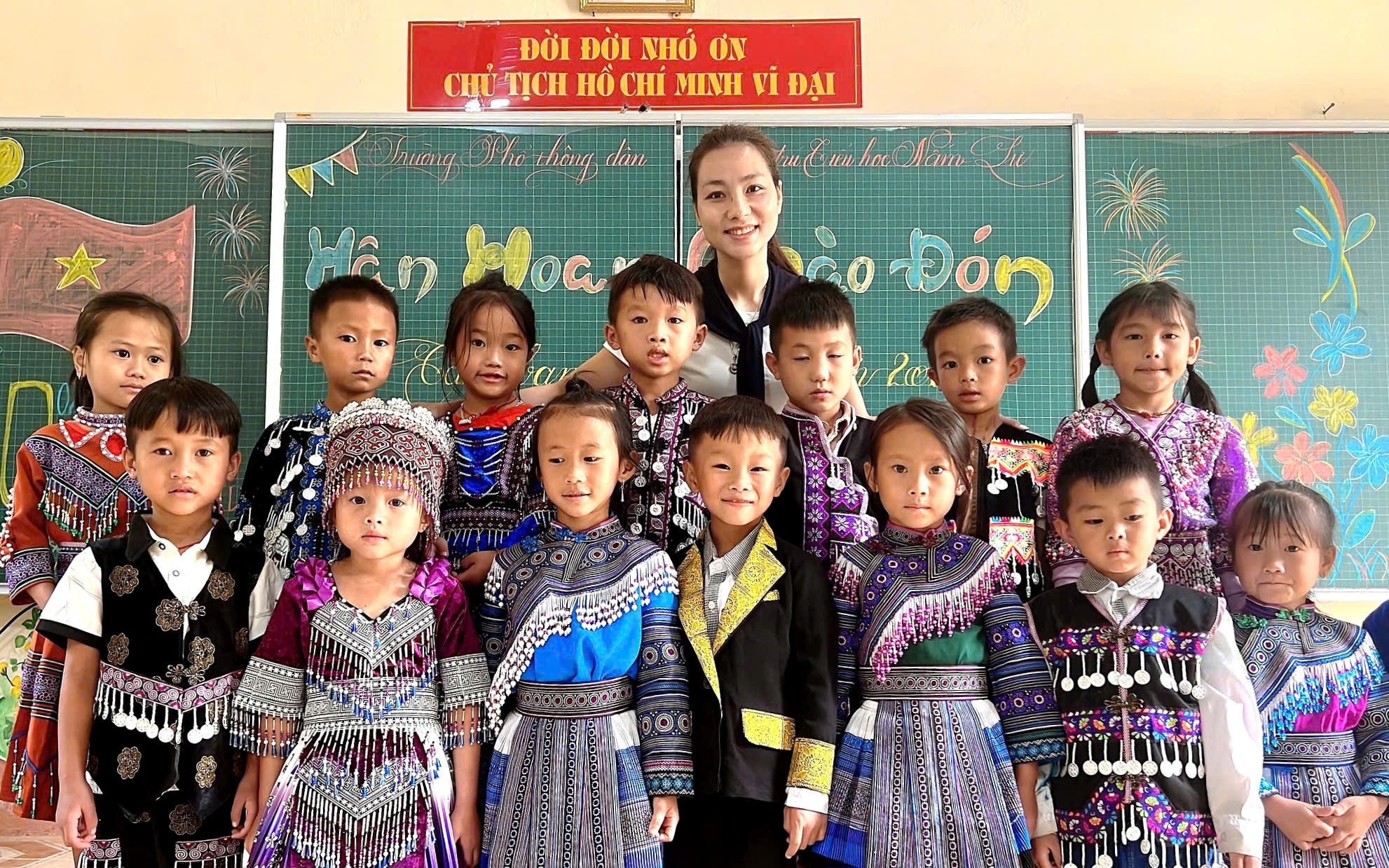 Ngày khai giảng đặc biệt của cô và trò tại điểm trường vùng cao