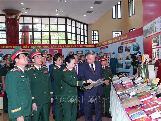 Tổng Bí thư dự Kỷ niệm 80 năm Ngày truyền thống Bộ Tổng Tham mưu QĐND Việt Nam- Ảnh 5. Tổng Bí thư dự Kỷ niệm 80 năm Ngày truyền thống Bộ Tổng Tham mưu QĐND Việt Nam- Ảnh 5.