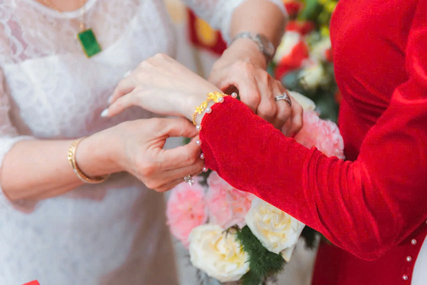 Xưa cưới được bạn tặng vàng, giờ lo 'sốt vó' vì giá vàng leo cao- Ảnh 2. Xưa cưới được bạn tặng vàng, giờ lo 'sốt vó' vì giá vàng leo cao- Ảnh 2.