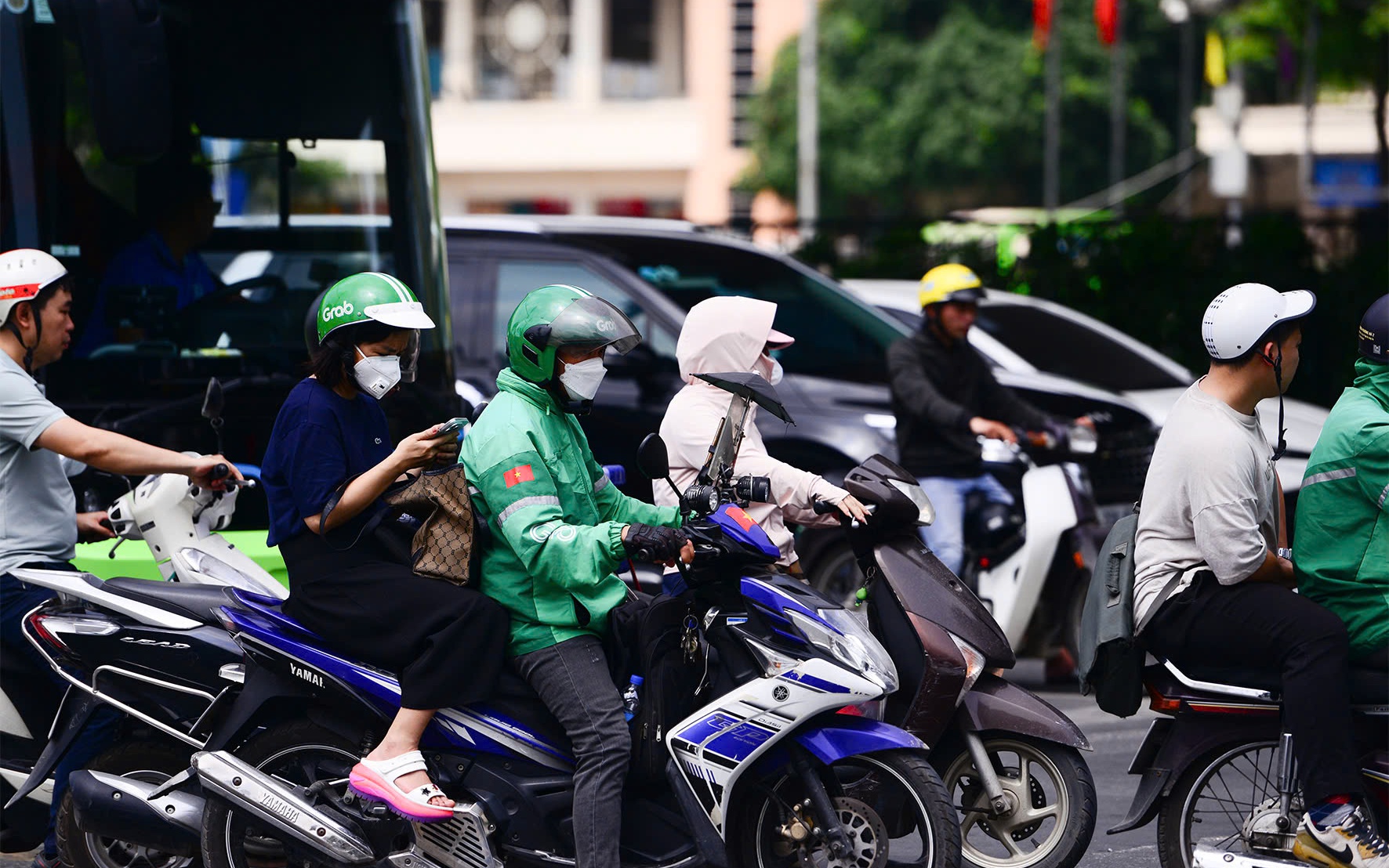 Miền Bắc tiếp tục oi nóng trước khi đón mưa dông diện rộng- Ảnh 1.
