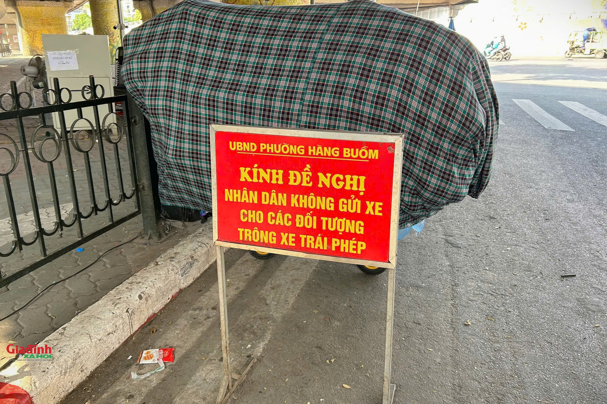 Loạt bãi xe dưới gầm cầu Hà Nội: Nơi đóng cửa, nơi vẫn tấp nập hoạt động- Ảnh 9. Loạt bãi xe dưới gầm cầu Hà Nội: Nơi đóng cửa, nơi vẫn tấp nập hoạt động- Ảnh 9.