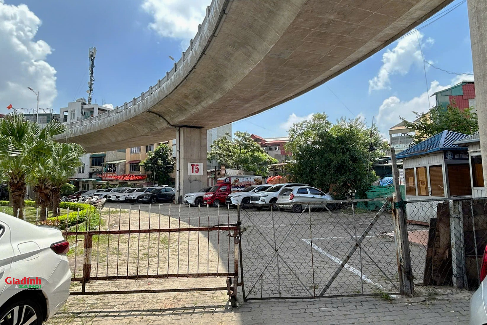 Loạt bãi xe dưới gầm cầu Hà Nội: Nơi đóng cửa, nơi vẫn tấp nập hoạt động- Ảnh 14. Loạt bãi xe dưới gầm cầu Hà Nội: Nơi đóng cửa, nơi vẫn tấp nập hoạt động- Ảnh 14.