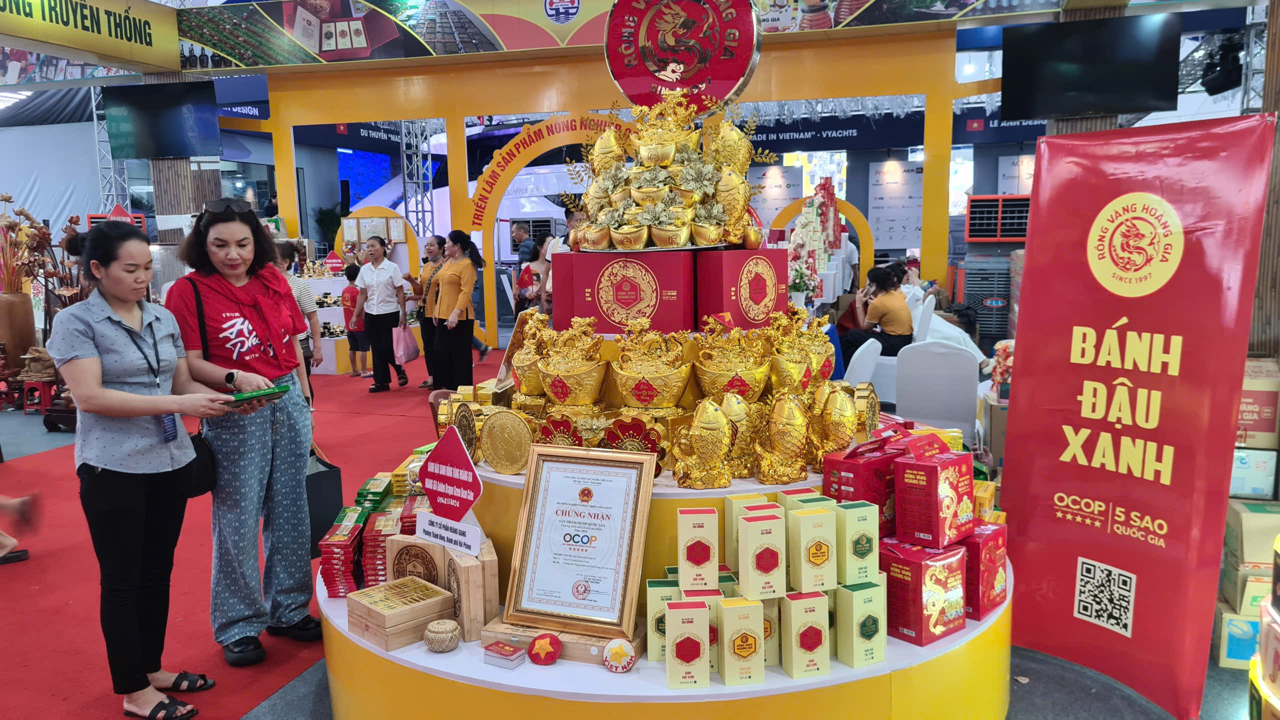 Hải Phòng tổ chức đưa đón người dân tham quan Triển lãm A80 - Ảnh 3. Hải Phòng tổ chức đưa đón người dân tham quan Triển lãm A80 - Ảnh 3.
