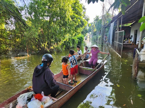 Vùng ven sông Tích ở Hà Nội ngập nhiều ngày, nước rút chậm- Ảnh 2. Vùng ven sông Tích ở Hà Nội ngập nhiều ngày, nước rút chậm- Ảnh 2.