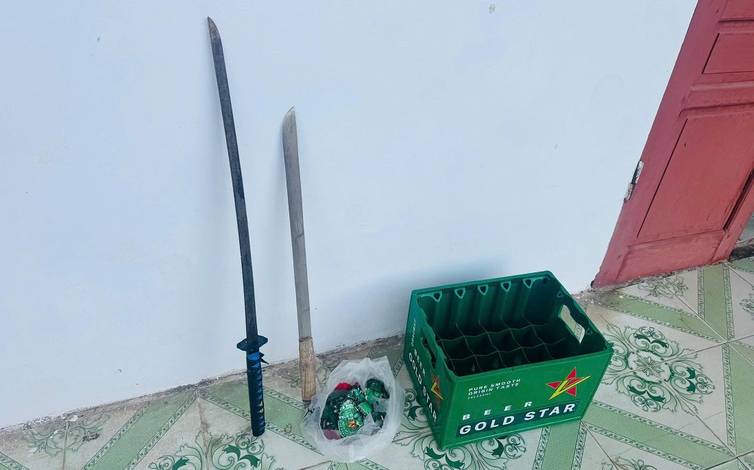 Nam thanh niên chở theo bạn gái dùng mũ bảo hiểm đánh 2 học sinh, 1 em xuất huyết não- Ảnh 1. Nam thanh niên chở theo bạn gái dùng mũ bảo hiểm đánh 2 học sinh, 1 em xuất huyết não- Ảnh 1.