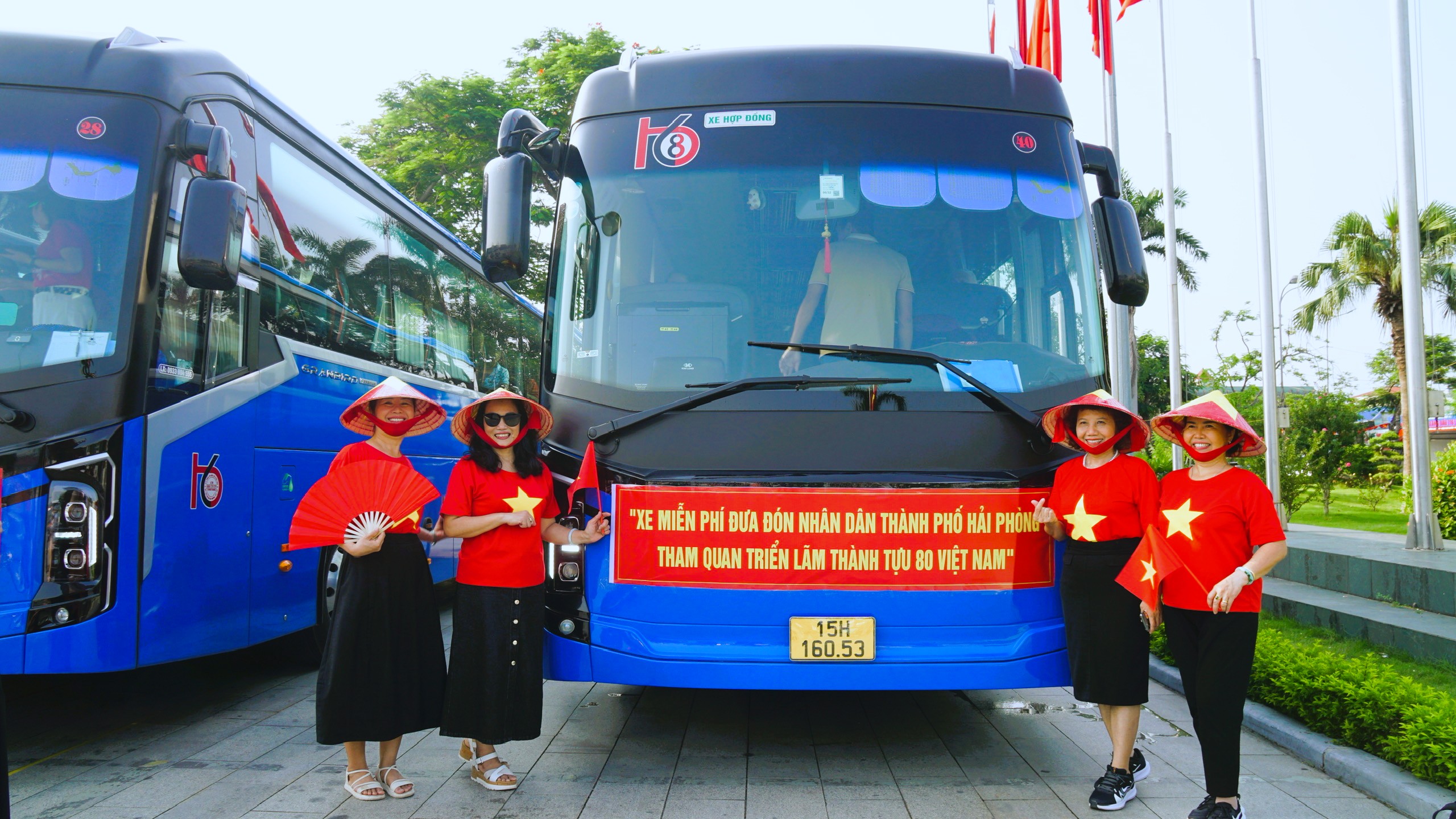 Người dân Hải Phòng nô nức lên xe miễn phí tham quan Triển lãm A80- Ảnh 3.