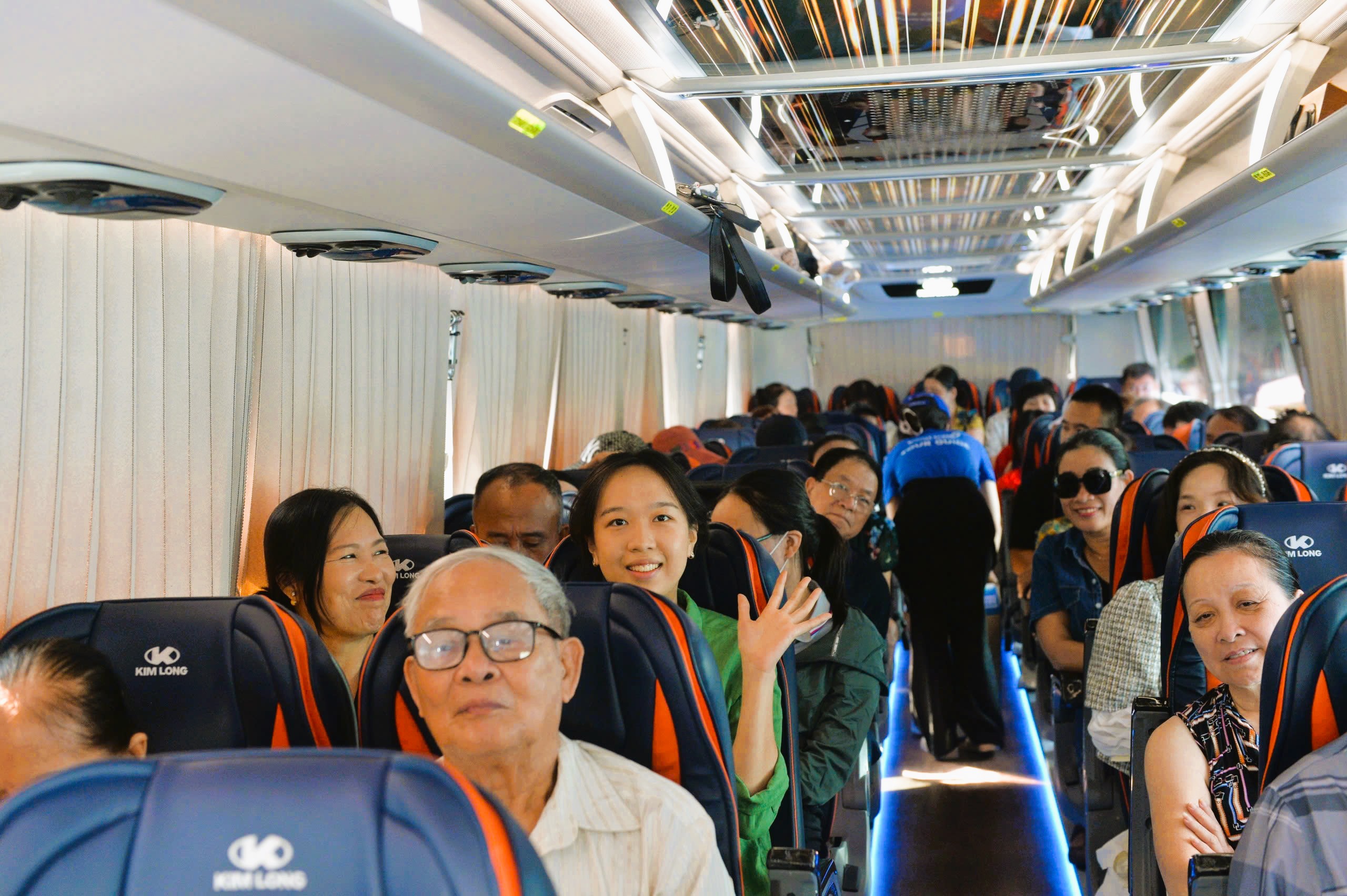 Người dân Hải Phòng nô nức lên xe miễn phí tham quan Triển lãm A80- Ảnh 5.