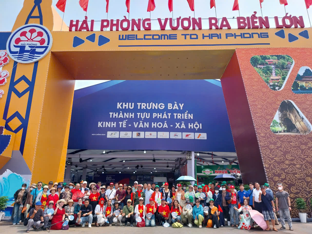 Người dân Hải Phòng nô nức lên xe miễn phí tham quan Triển lãm A80- Ảnh 10.