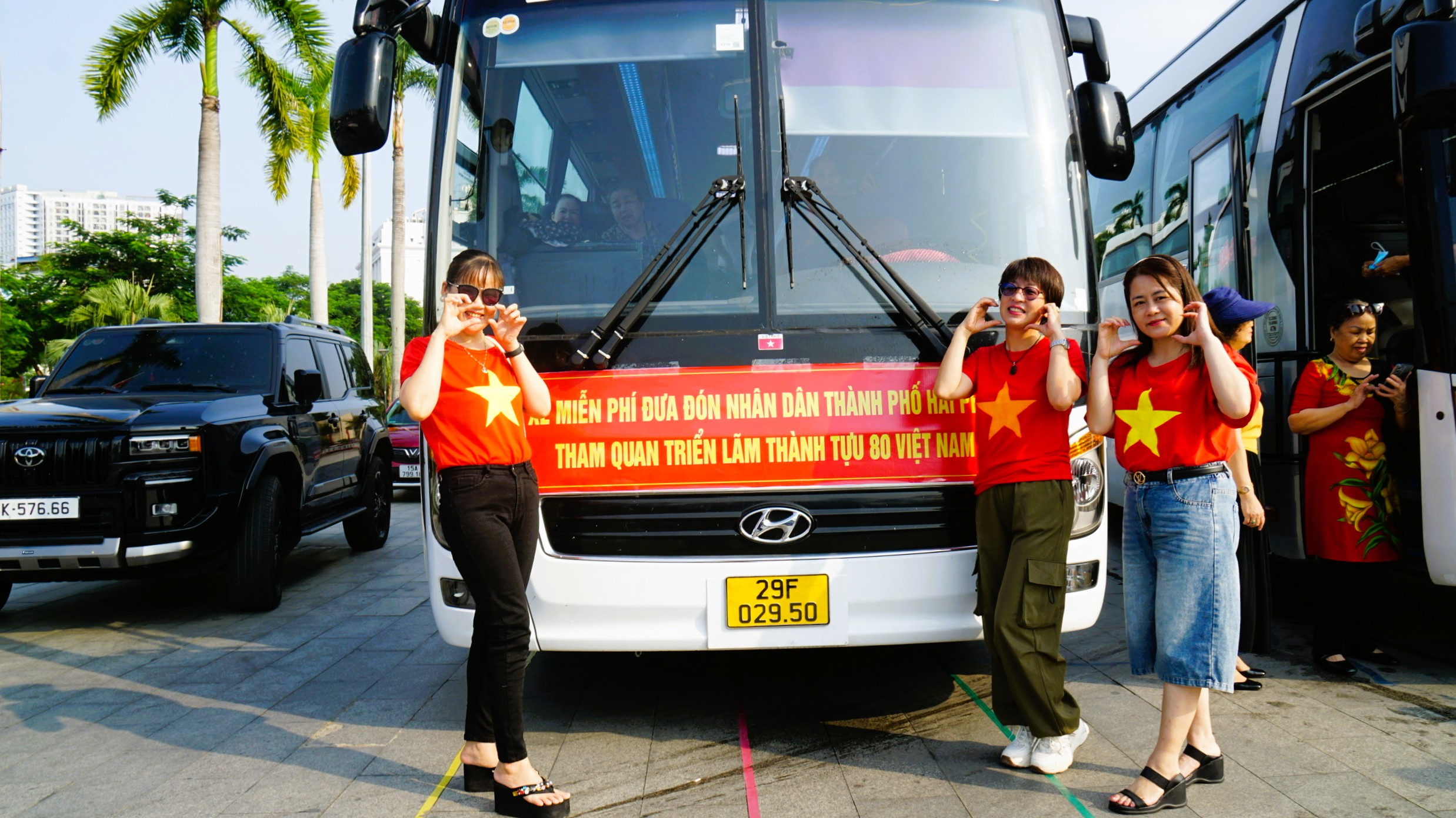 Người dân Hải Phòng nô nức lên xe miễn phí tham quan Triển lãm A80- Ảnh 6.