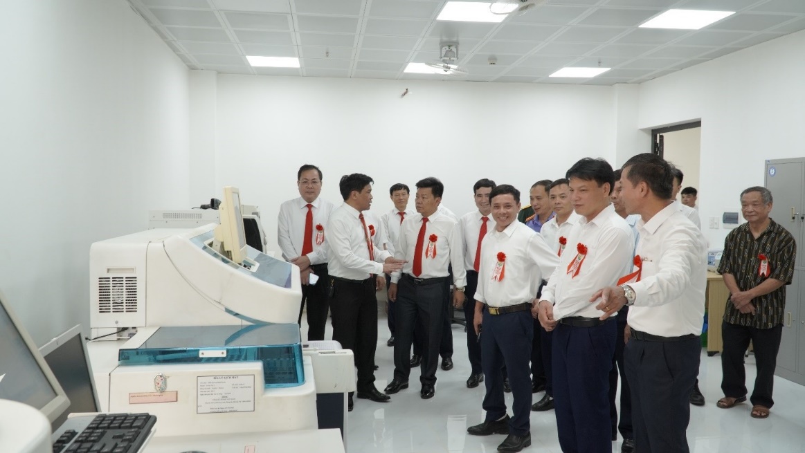 Sơn La chú trọng đầu tư cơ sở vật chất, thiết bị y tế để nâng cao chất lượng chăm sóc sức khỏe nhân dân - Ảnh 1. Sơn La chú trọng đầu tư cơ sở vật chất, thiết bị y tế để nâng cao chất lượng chăm sóc sức khỏe nhân dân - Ảnh 1.
