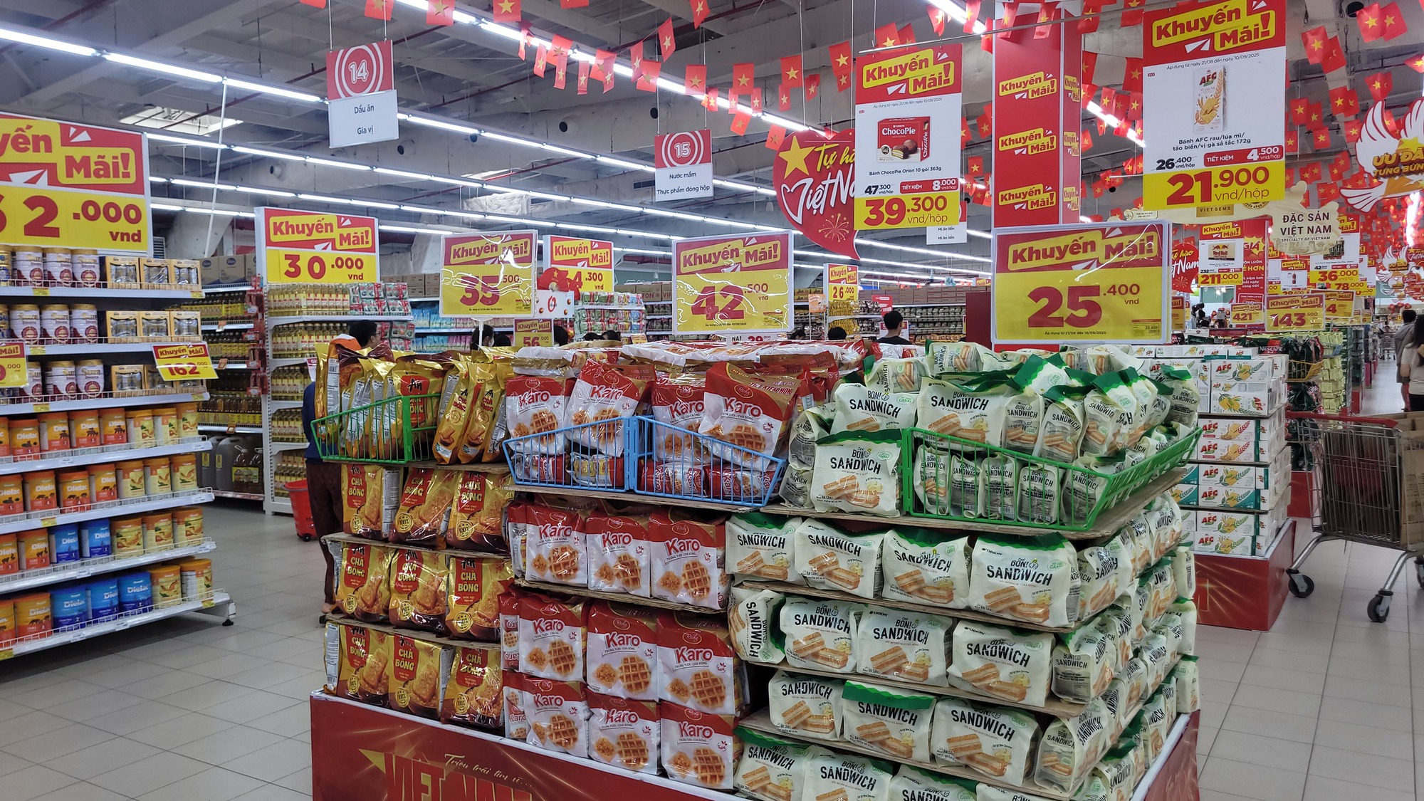 Khuyến mại chồng khuyến mại trước Tết Trung thu, người tiêu dùng hưởng lợi lớn- Ảnh 1. Khuyến mại chồng khuyến mại trước Tết Trung thu, người tiêu dùng hưởng lợi lớn- Ảnh 1.