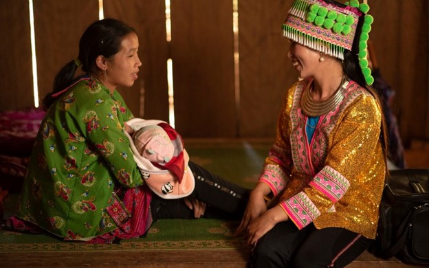 Hướng dẫn thực hành nuôi con bằng sữa mẹ cho phụ nữ vùng dân tộc thiểu số- Ảnh 3. Hướng dẫn thực hành nuôi con bằng sữa mẹ cho phụ nữ vùng dân tộc thiểu số- Ảnh 3.