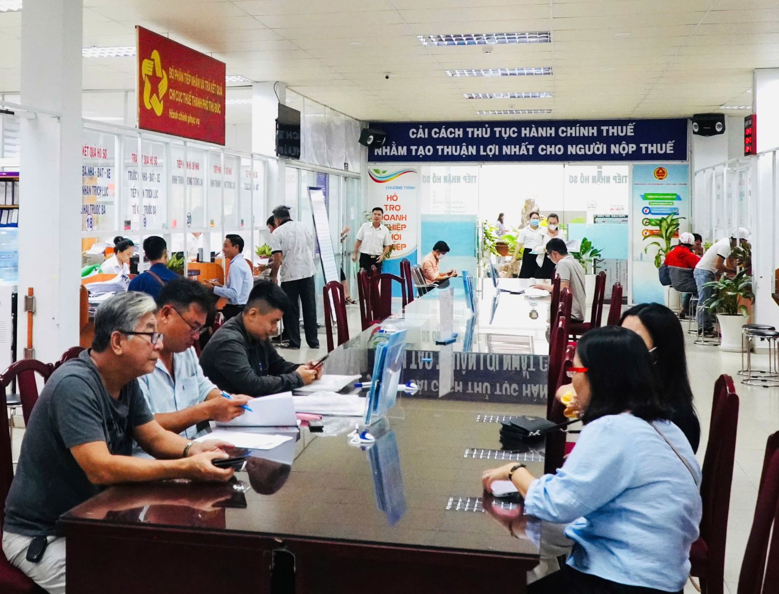 Người dân cần chuẩn bị gì khi số định danh thay mã số thuế?- Ảnh 1. Người dân cần chuẩn bị gì khi số định danh thay mã số thuế?- Ảnh 1.