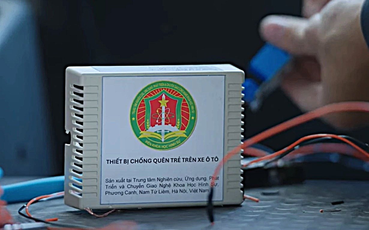 Hà Nội: Kiểm tra xe chở học sinh, tài xế được test nồng độ cồn, ma túy- Ảnh 1. Đề xuất kiểm tra bắt buộc thiết bị chống bỏ quên trẻ khi đăng kiểm xe đưa đón học sinh