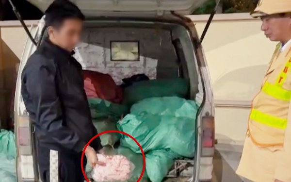 Chặn đứng gần 1 tấn chân gà bốc mùi hôi tanh đang trên đường vào nội thành dịp Tết